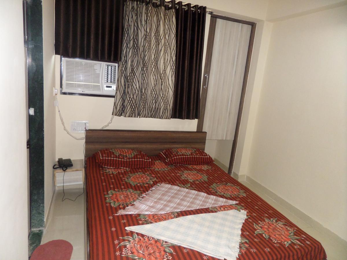 Hotel Riya-Raj Lodging Titwala Номер фото